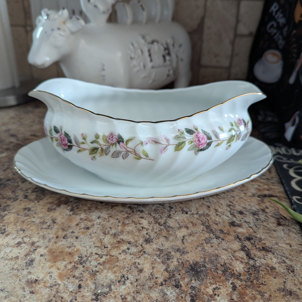 Creative Memories Rose Gravy Boat with Saucer